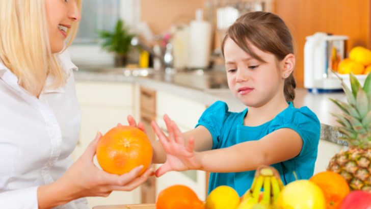 Meyve ve sebze yemeyen çocuk için büyük tehlike